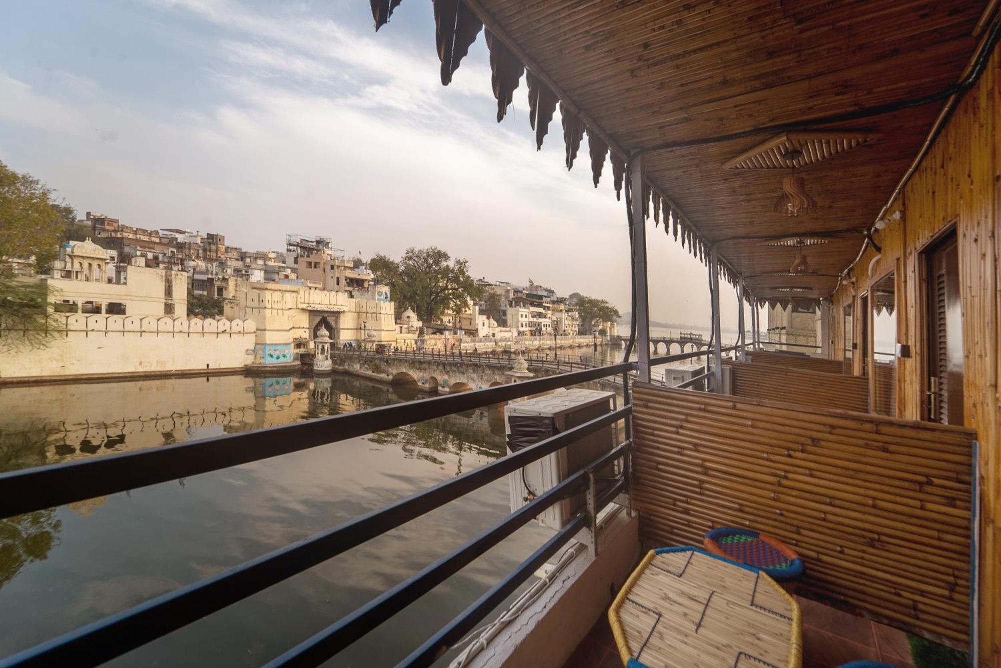 Venice View Hotel & Restaurant Udaipur Buitenkant foto